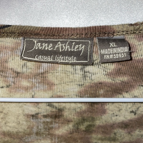 XL neutral toned
long sleeve top with cute multicolored
design! - Picture 3 of 3